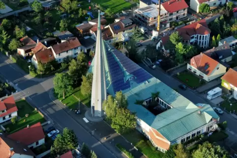 Liegt mitten im Stadtteil: die Christuskirche.