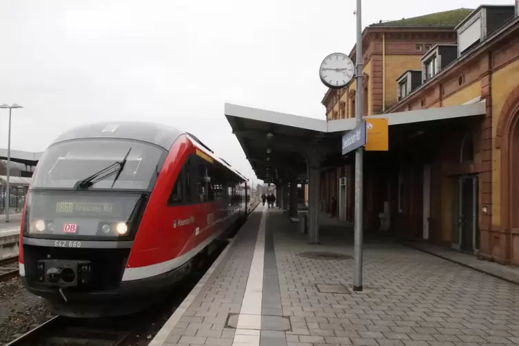 Der Hauptbahnhof ist ein Knotenpunkt für den Zug- und Busverkehr beim Zweibrücker Stadtfest.