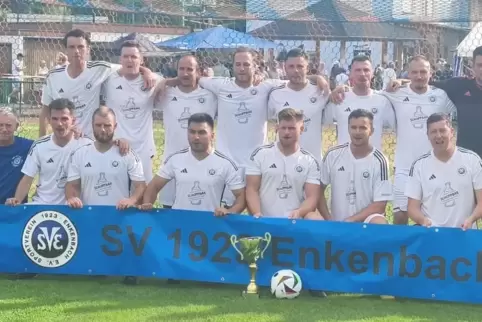 Die Ü32 des SV Enkenbach nach ihrem Erfolg bei der Regionalmeisterschaft.