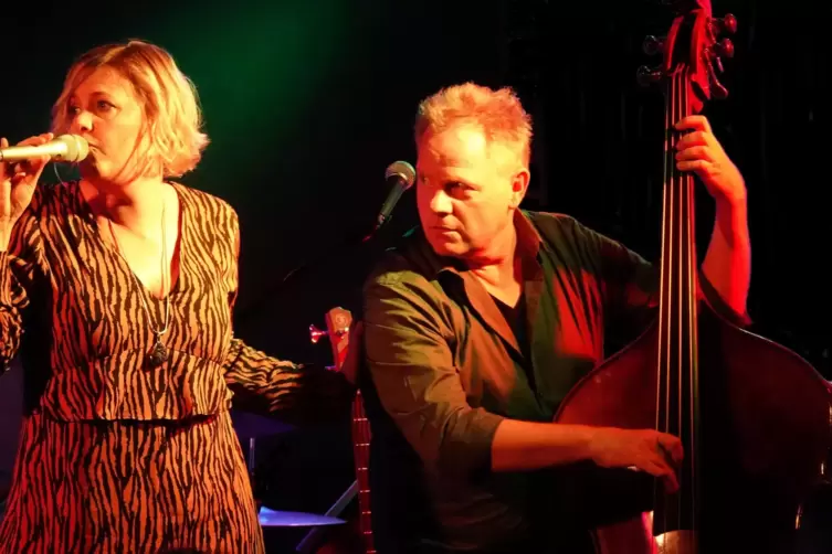 Tina Skolik und Martin Müller stehen als „Martina Extra 3“ und außerdem in der Band „From Da Soul“ auf den Musikbühnen des Lande