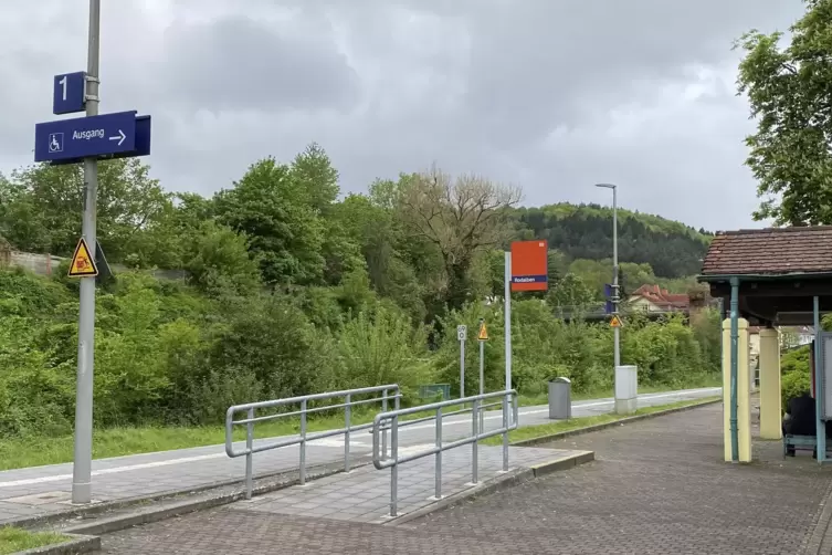 Der Haltepunkt Rodalben sieht auf den ersten Blick recht ordentlich aus und ist auch barrierefrei. 