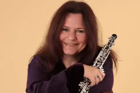 Petra Fluhr spielt Flöte und Oboe und singt auch in Altlage.