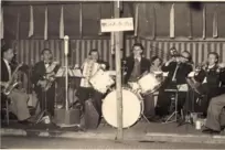 Mit Musik geht alles besser: Diese Band, die im Festzelt spielte, hatte einen prominenten Schlagzeuger – er hieß Fritz Wunderlic