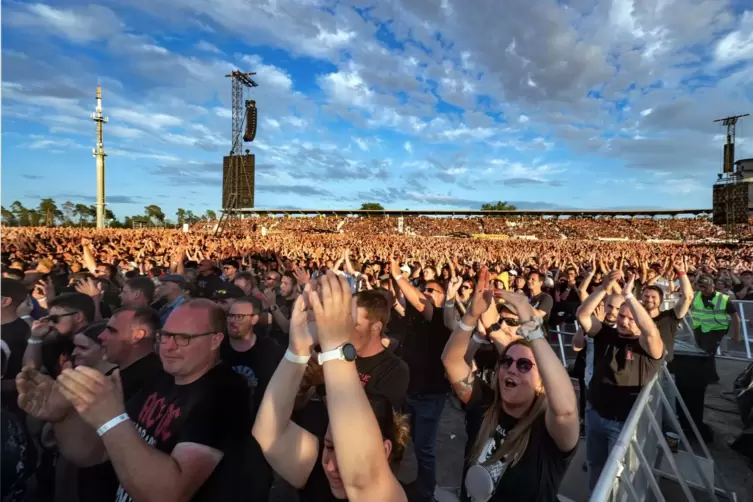 Konzertbesuch mit Nachspiel: Für seine Fahrt mit dem Dienstwagen zum AC/DC-Konzert in Hockenheim wird sich OB Nicolas Meyer (FWG