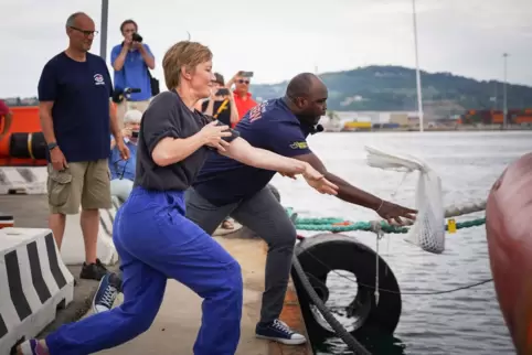 Sandra Hüller tauft Rettungskreuzer «SEA-EYE 5»