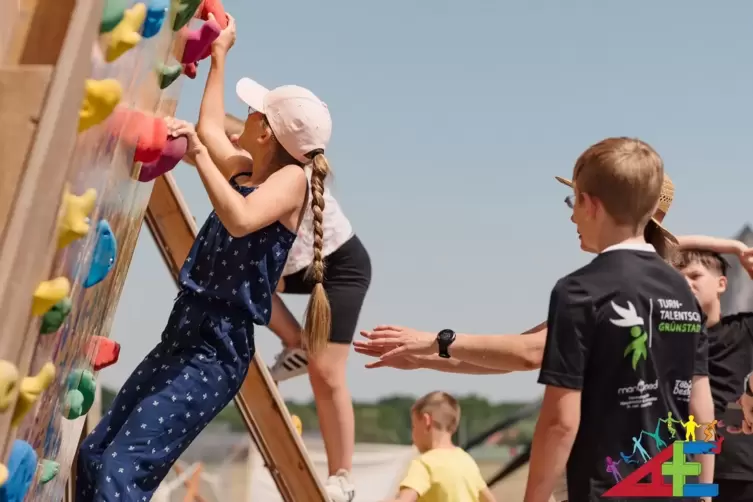 Die Bouldertage an der selbstgebauten Outdoorwand gehören erneut zum Ferienprogramm.