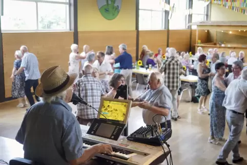 Nicht nur Senioren aus dem Landkreis Kusel besuchen die monatlichen Tanztees, sondern auch Menschen aus der Vorderpfalz und dem 