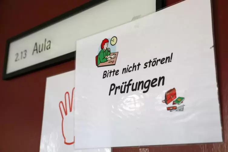 3023 Schüler haben im Saarland in diesem Jahr ihr Abitur bestanden. 