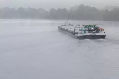 Binnenschiff auf der Mosel