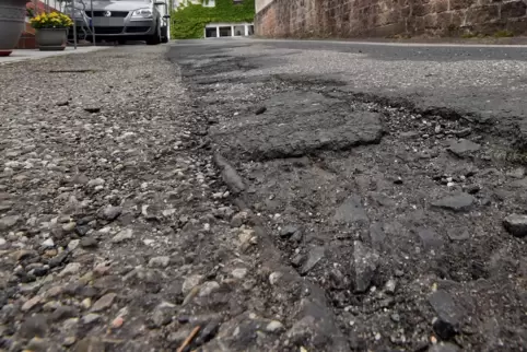 Für die Sanierung maroder Straßen zahlen die Bürger wiederkehrende Straßenausbaubeiträge. Doch wie wird dieser berechnet? 