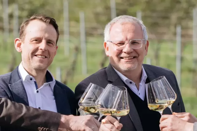 Pfalzwein-Vorsitzender Boris Kranz (links) mit Bad Dürkheims Landrat Hans-Ulrich Ihlenfeld bei einem früheren Termin.