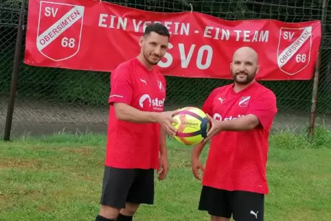 Lassen ihre Karrieren beim SV Obersimten gemeinsam ausklingen: Mounir (links) und Sofiane Rabahi.