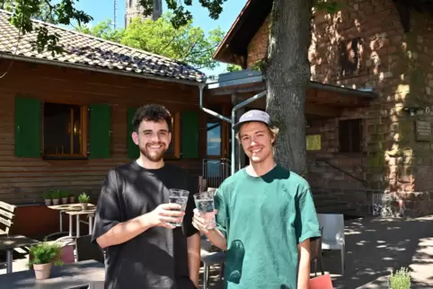 Wollen ihr Bio-Konzept mit ihrem Restaurant „Biokischd“ im Weinbiethaus testen: Isaak Hünerfauth (links) und Sebastian Schels.