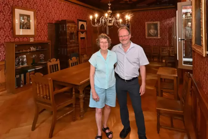 Noch ist Bernhard Klein geschäftsführend im Amt, hier mit seiner Frau Jacqueline im Ratssaal.