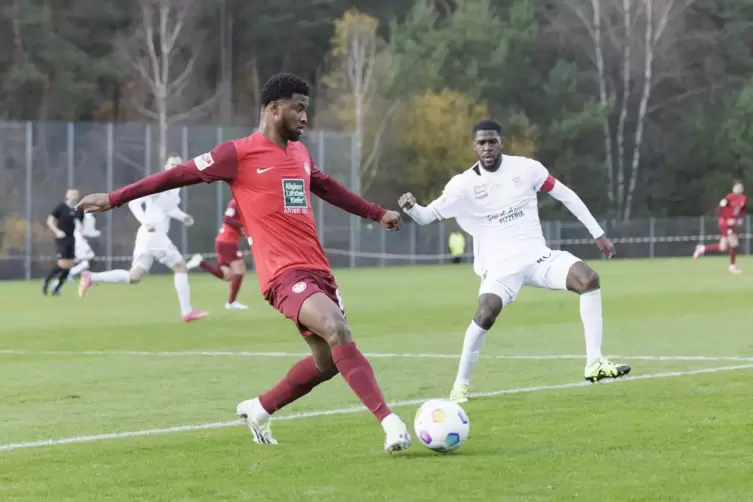 Almamy Touré (links) war der Siegtorschütze gegen Kiel.