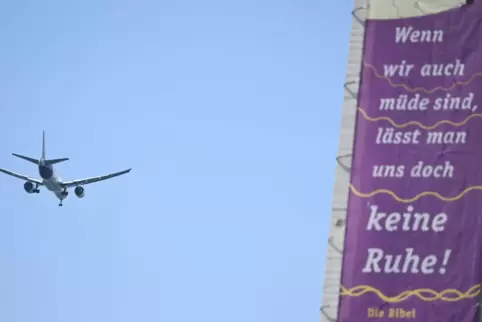 Flugzeug über Neu-Isenburg