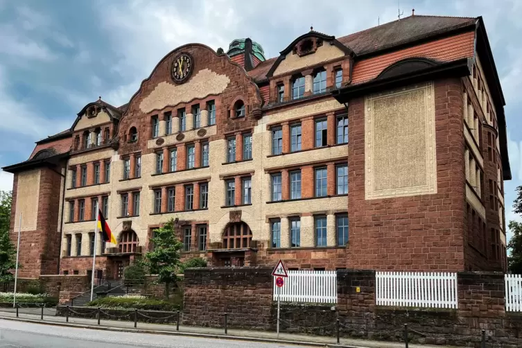  Die Goetheschule ist heute eine Integrierte Gesamtschule. Ihren Namen erhielt sie im Jahr 1922. 