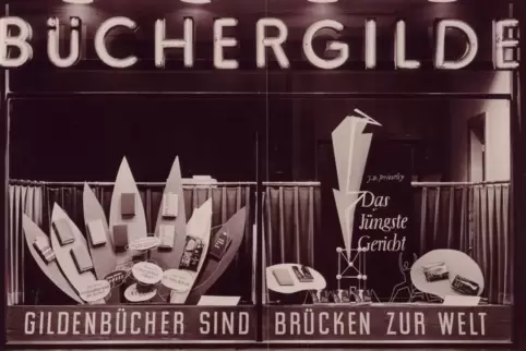 Schaufenster einer Büchergilde-Buchhandlung in den 1940er Jahren. 