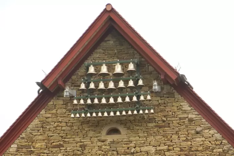 Immer wieder ein Klangwunder: Das Glockenspiel am Museum in Schlosspark von Rockenhausen.