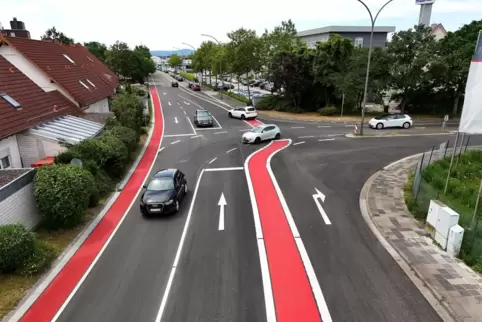 Wer von der Fichtenstraße (rechts) in den östlichen Horstring fährt, hat jetzt Vorfahrt. 