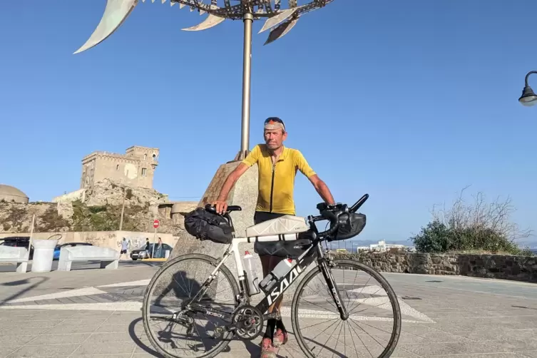 Ziemlich verstaubt hat Christian Englert das Ziel in Tarifa erreicht.