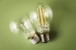 Am Energie-Effizienzlabel auf der Packung des Leuchtmittels lässt sich ablesen, wie dessen Stromverbrauch eingestuft wird.