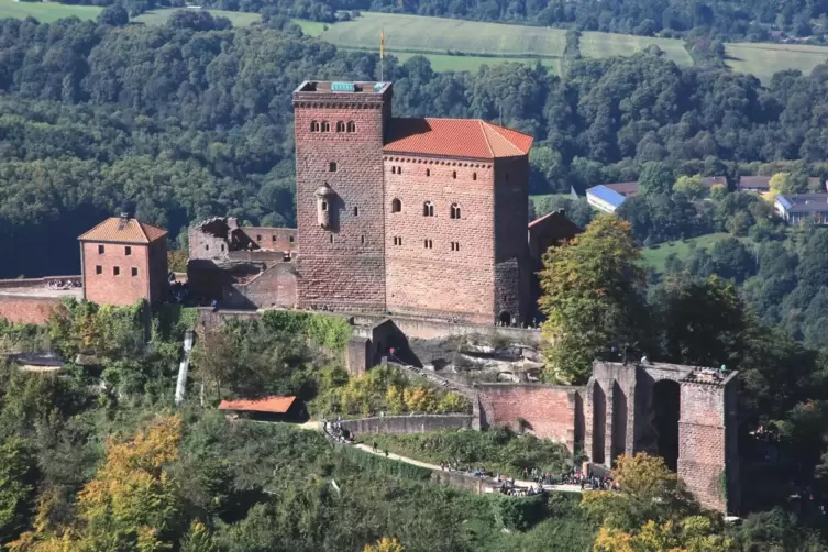 Die Burg Trifels oberhalb von Annweiler.