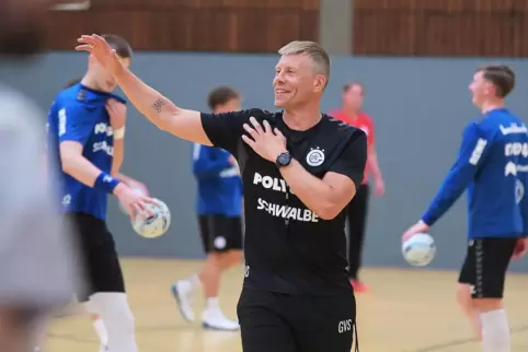 Lobt vor allem den Boden in der Dahner Halle: Gudjon Valur Sigurdsson, Trainer des Handball-Bundesligisten VfL Gummersbach, der 