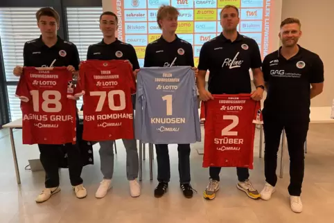 Sind sehr gespannt auf die neue Saison: Trainer Johannes Wohlrab (rechts) und die Neuen Magnus Grupe, Sadok Ben Romdhane, Oskar 