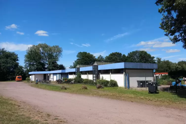 Im Waldschwimmbad in Steinfeld kann anders als in Bad Bergzabern uneingeschränkt geplanscht werden. 