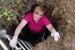 Dirk Mohrbachers Frau (Foto) hat das Loch kurz nach seiner Entstehung erkundet.