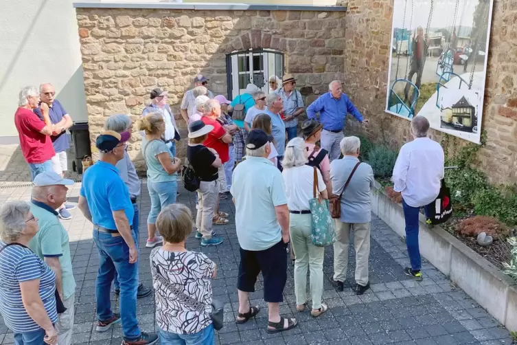 Erinnerung an eine Institution: Wo bis vor wenigen Jahren das Haus Klutentreter stand, erinnert heute ein großformatiges Foto an