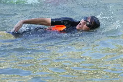 Augen zu und durch: Auch die Pariser Bürgermeisterin Anne Hidalgo schwimmt in der Seine.