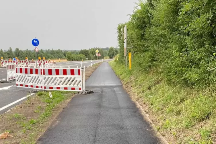 Auch der frisch asphaltierte Radweg ist wieder offen. 