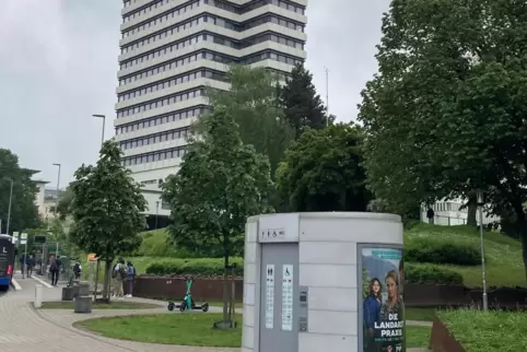 Stätte umsichtiger Kulturförderung: das Rathaus von Kaiserslautern (im Hintergrund).