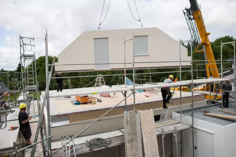 Landesweit wurden im Neubau etwa 29 Wohnungen je 10.000 Einwohnerinnen und Einwohnern fertiggestellt.