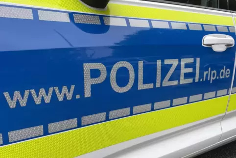 Die Polizei bittet um Hinweise zu dem Einbruch auf ein Firmengelände in der Pirmasenser Straße – dem zweiten binnen zwei Wochen.