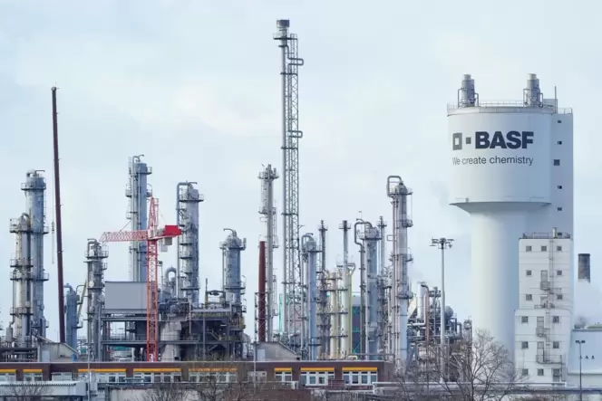 Dem BASF-Stammwerk in Ludwigshafen steht eine neue Sparrunde bevor, die auch mit einem Personalabbau verbunden sein wird.