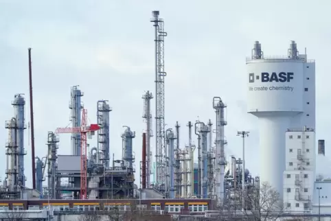 Dem BASF-Stammwerk in Ludwigshafen steht eine neue Sparrunde bevor, die auch mit einem Personalabbau verbunden sein wird. 