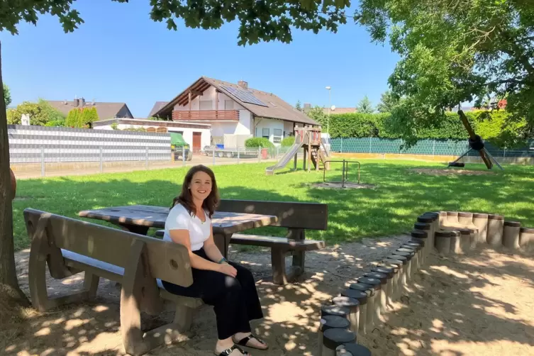 Auf der Bank am Ringelspielplatz saß Fabienne Gerau-Frisch schon als Jugendliche.