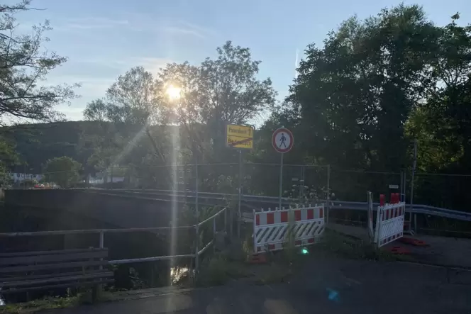 Die Glanbrücke darf seit knapp zwei Jahren nur von Fußgängern genutzt werden. Der motorisierte Verkehr muss eine Umleitung in Ka