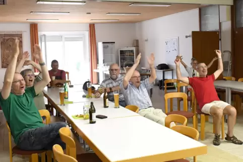 Die deutschen Damen machen Freude, locken aber derzeit noch wenig Zuschauer an. Jetzt hängt es vom Sonntagspiel ab, ob es in Fri