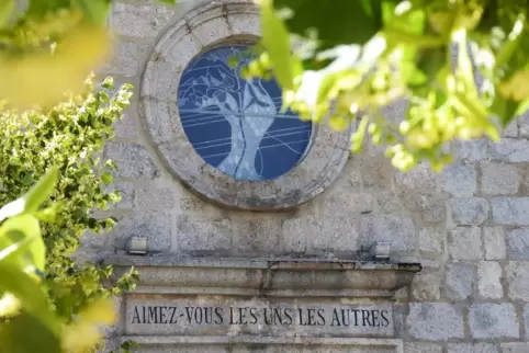 „Liebet einander“ stand bereits über der Pforte der für einen kleinen Ort wie Le Chambon-sur-Lignon außergewöhnlich großen refor