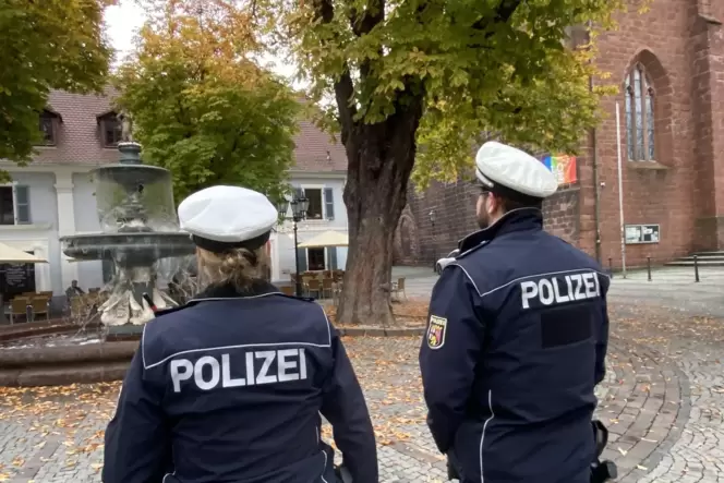 Eine Frau verständigte nach einem Haustürgeschäft die Polizei.