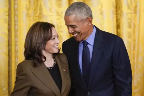 Wichtiger Unterstützer für Kamala Harris: Ex-Präsident Barack Obama. Das Bild zeigt beide im Jahr 2022.