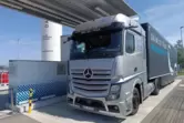 Wasserstoffbetriebene Lkw sollen eine größere Reichweite haben und schneller zu betanken sein als E-Lkw.