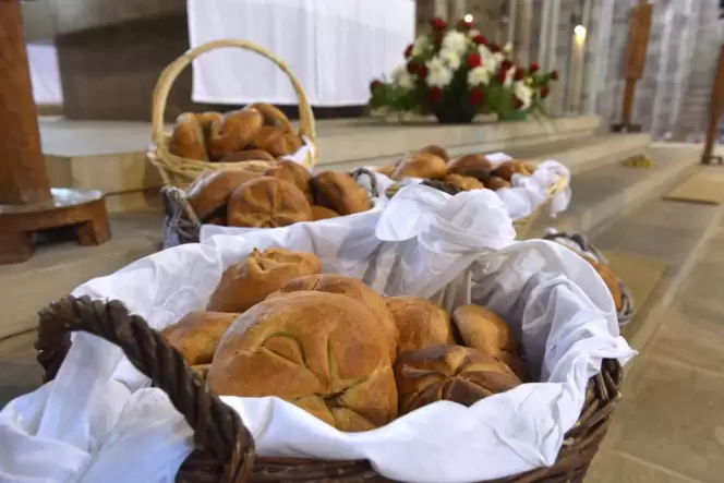 Besonderheit: gesegnete Brote beim Privilegienfest.
