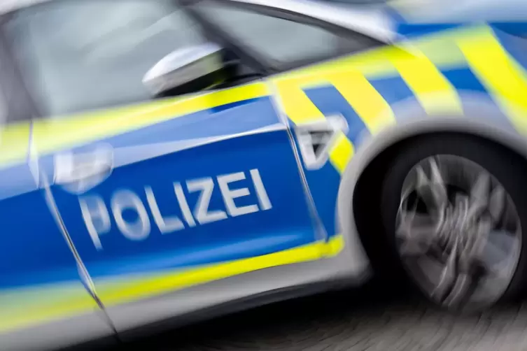 Eine Beamtenbeleidigung, zwei Körperverletzungen, ein Auto beschädigt und Starkregen. So die Bilanz der Polizei nach dem ersten 