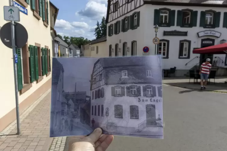 Die Weißfabrik: früher und heute. 