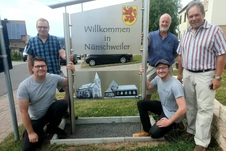 Dass sie auch mit filigranem Stahl - hier Edelstahl - umzugehen wissen, bewiesen Moritz Hammerschmidt und Tim-Felix Müller (knie